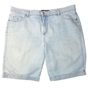 Gloria Vanderbilt Jean 5 Pocket Shorts. Light Blue Wash, Women’s Size 16W